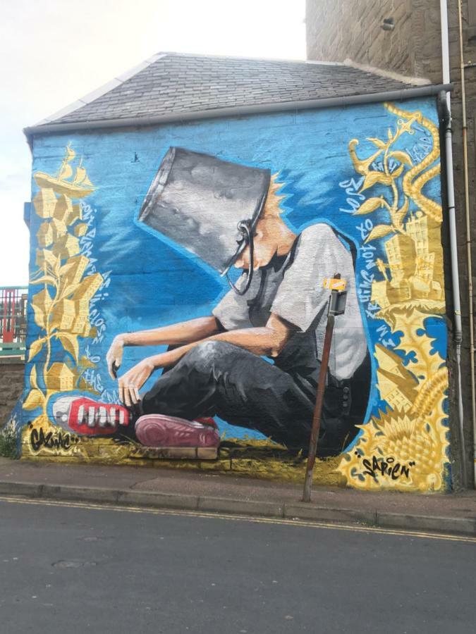 Bank Street Gallery Киримюър Екстериор снимка